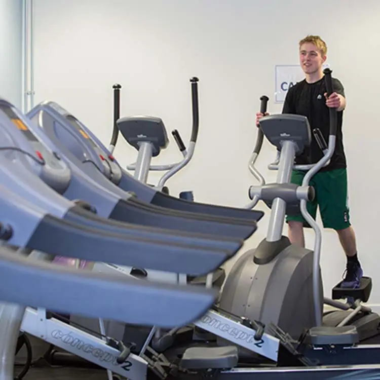 sport students in gym