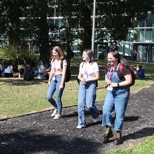 3 girls in park